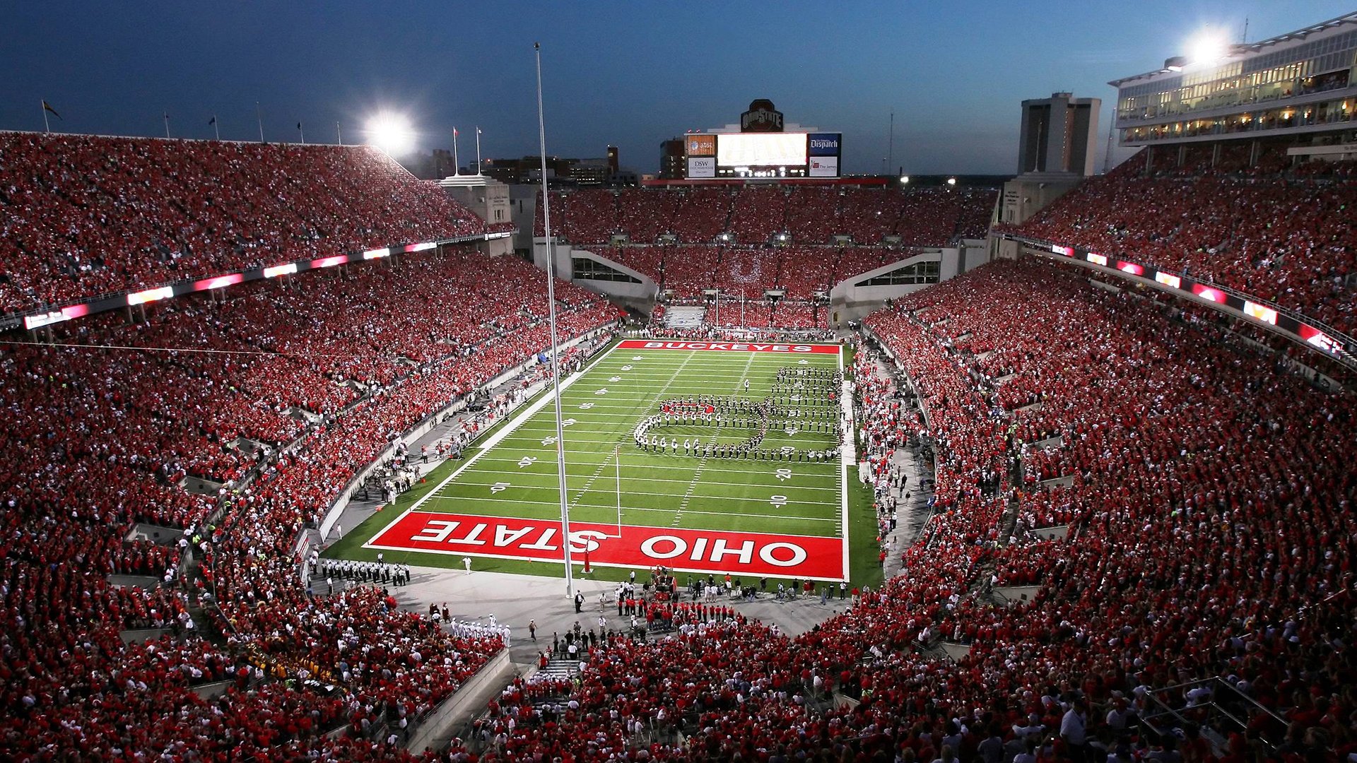 传奇再临：老车手的赛场故事，传奇车王晋级赛